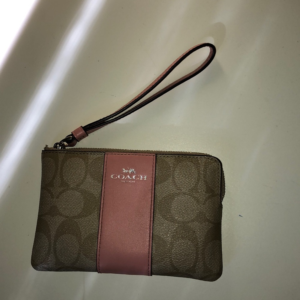 Small Wristlet In Colorblock Signature Canvas